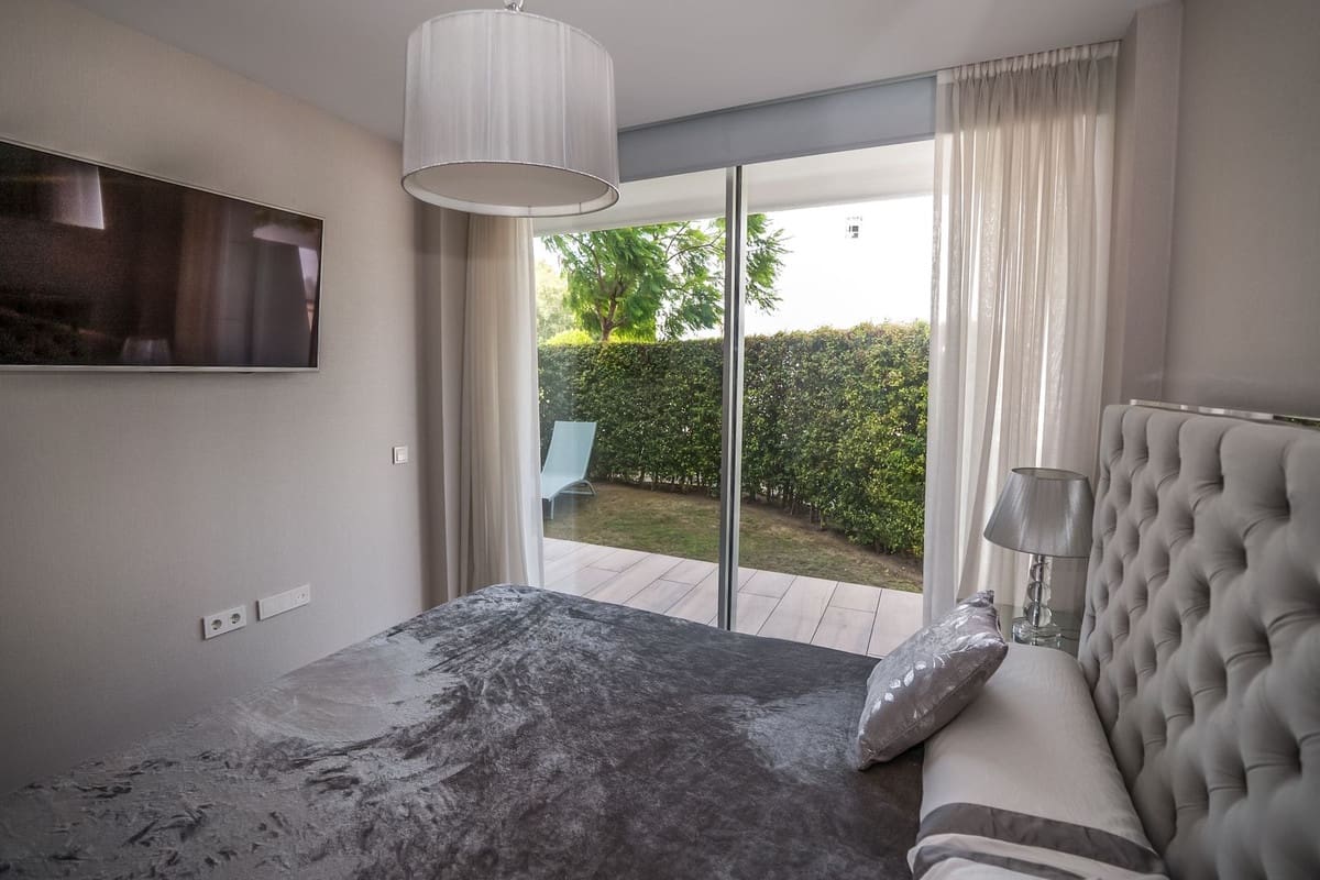 Apartamento de 2 habitaciones en Estepona en venta con piscina - 850.000 € (Ref: 9540023)