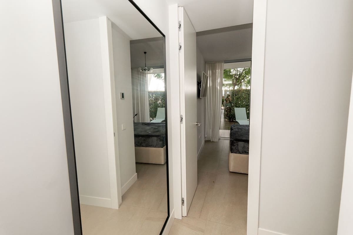 Apartamento de 2 habitaciones en Estepona en venta con piscina - 850.000 € (Ref: 9540023)