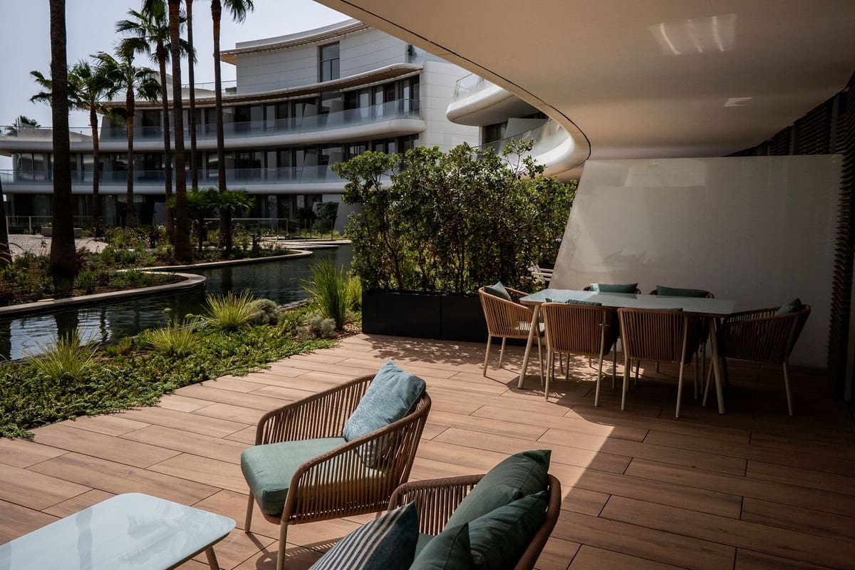 Apartamento de 2 habitaciones en Estepona en venta con piscina - 850.000 € (Ref: 9540023)