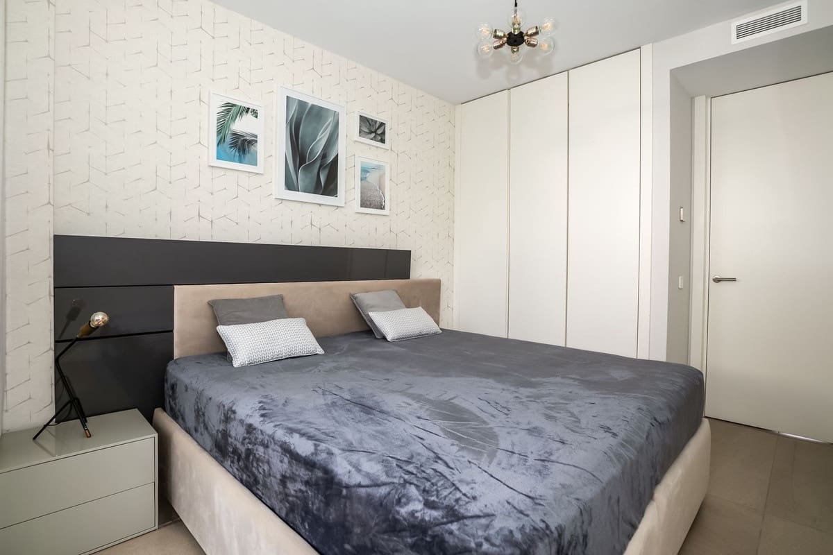 Apartamento de 2 habitaciones en Estepona en venta con piscina - 850.000 € (Ref: 9540023)