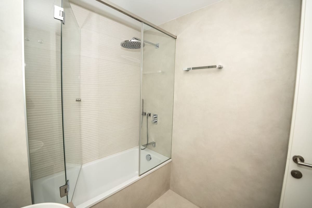 Apartamento de 2 habitaciones en Estepona en venta con piscina - 850.000 € (Ref: 9540023)