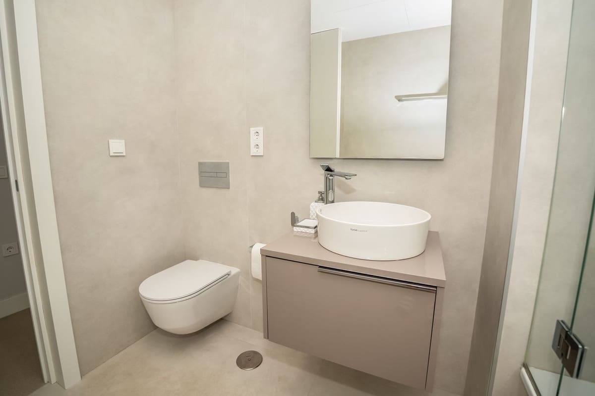 Apartamento de 2 habitaciones en Estepona en venta con piscina - 850.000 € (Ref: 9540023)