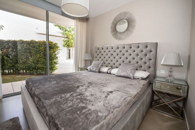 Apartamento de 2 habitaciones en Centro, Estepona en venta con piscina - 850.000 € (Ref: 9540023)