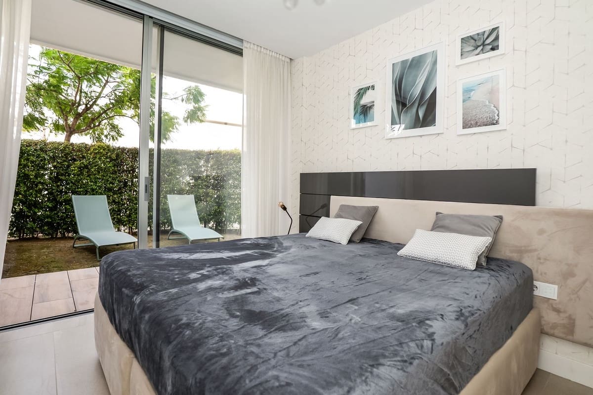 Apartamento de 2 habitaciones en Estepona en venta con piscina - 850.000 € (Ref: 9540023)