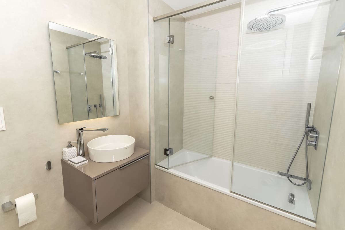 Apartamento de 2 habitaciones en Estepona en venta con piscina - 850.000 € (Ref: 9540023)