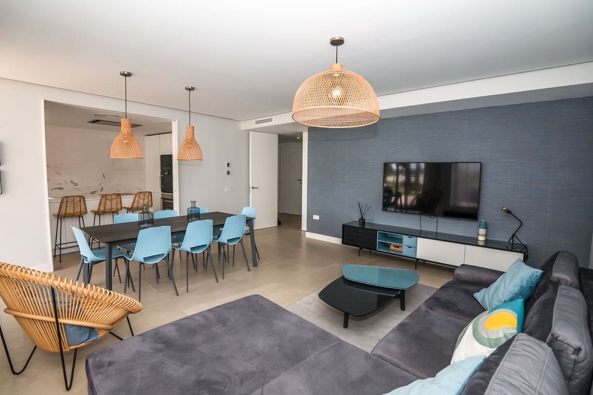 Apartamento de 2 habitaciones en Estepona en venta con piscina - 850.000 € (Ref: 9540023)