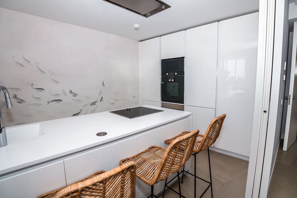 Apartamento de 2 habitaciones en Estepona en venta con piscina - 850.000 € (Ref: 9540023)