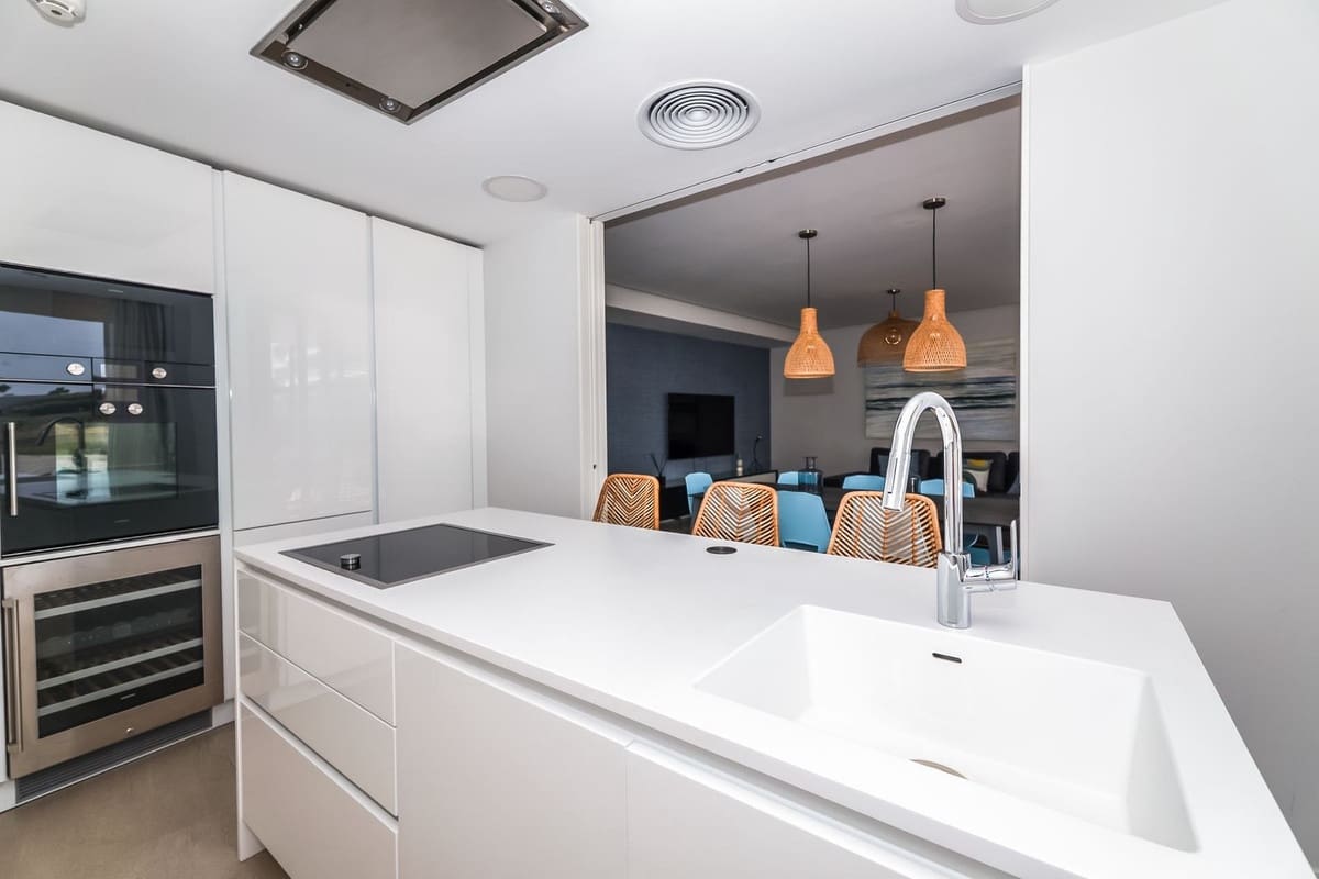 Apartamento de 2 habitaciones en Estepona en venta con piscina - 850.000 € (Ref: 9540023)