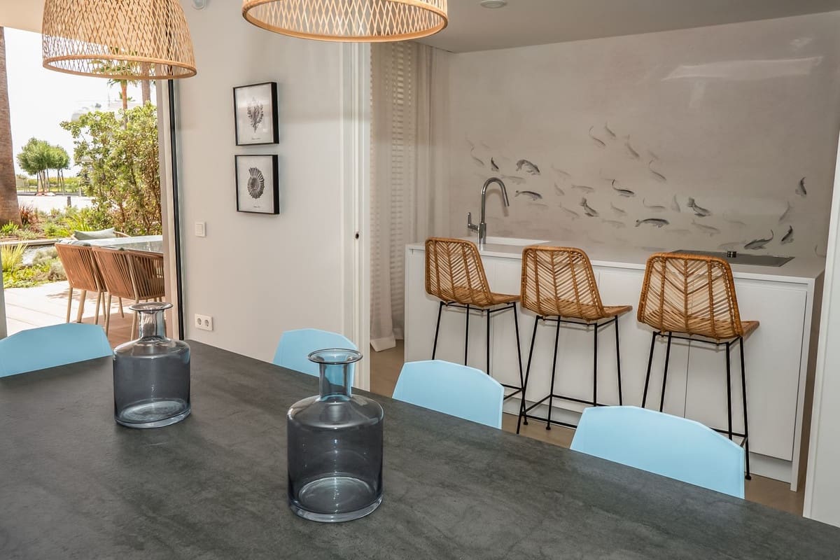 Apartamento de 2 habitaciones en Estepona en venta con piscina - 850.000 € (Ref: 9540023)