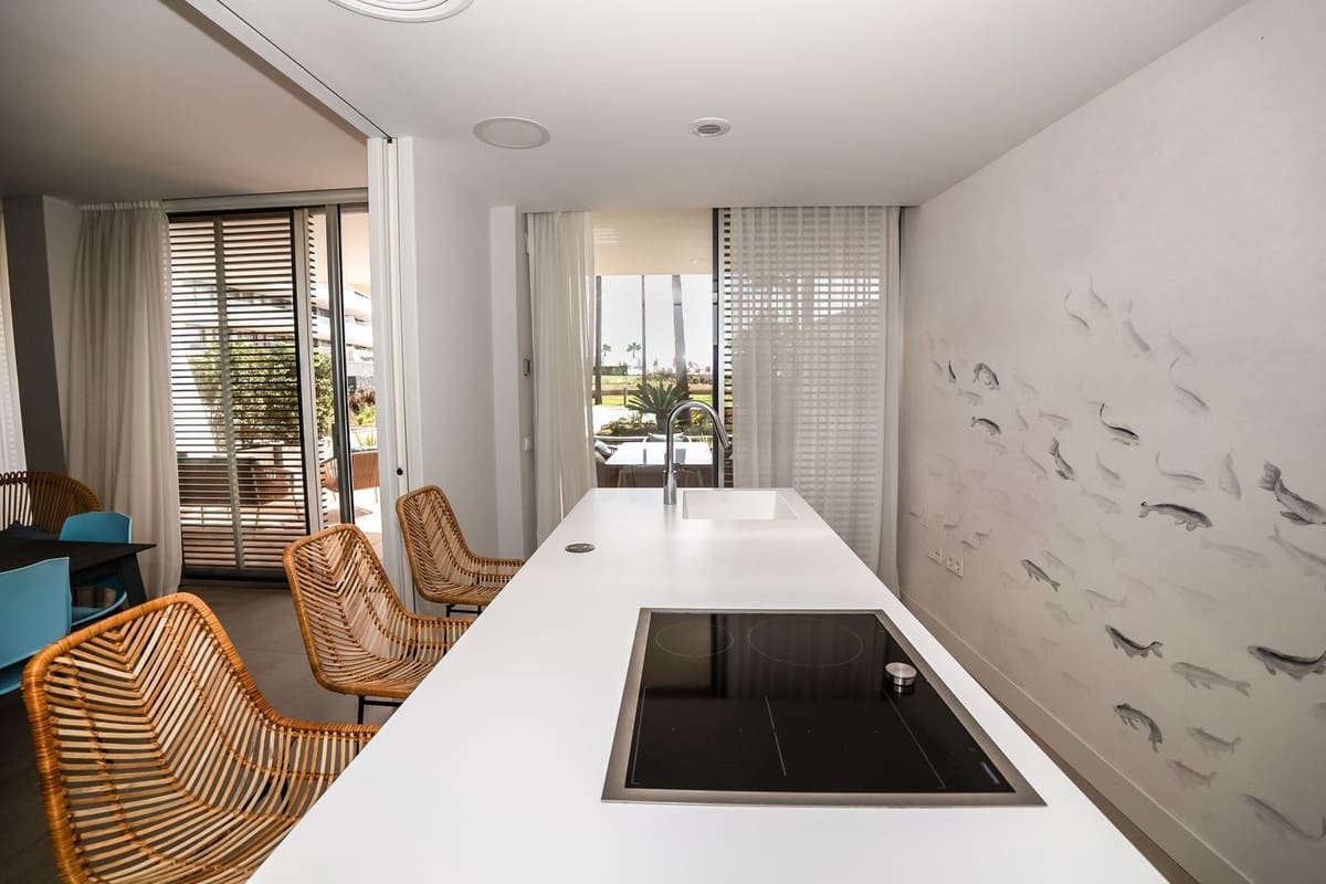 Apartamento de 2 habitaciones en Estepona en venta con piscina - 850.000 € (Ref: 9540023)