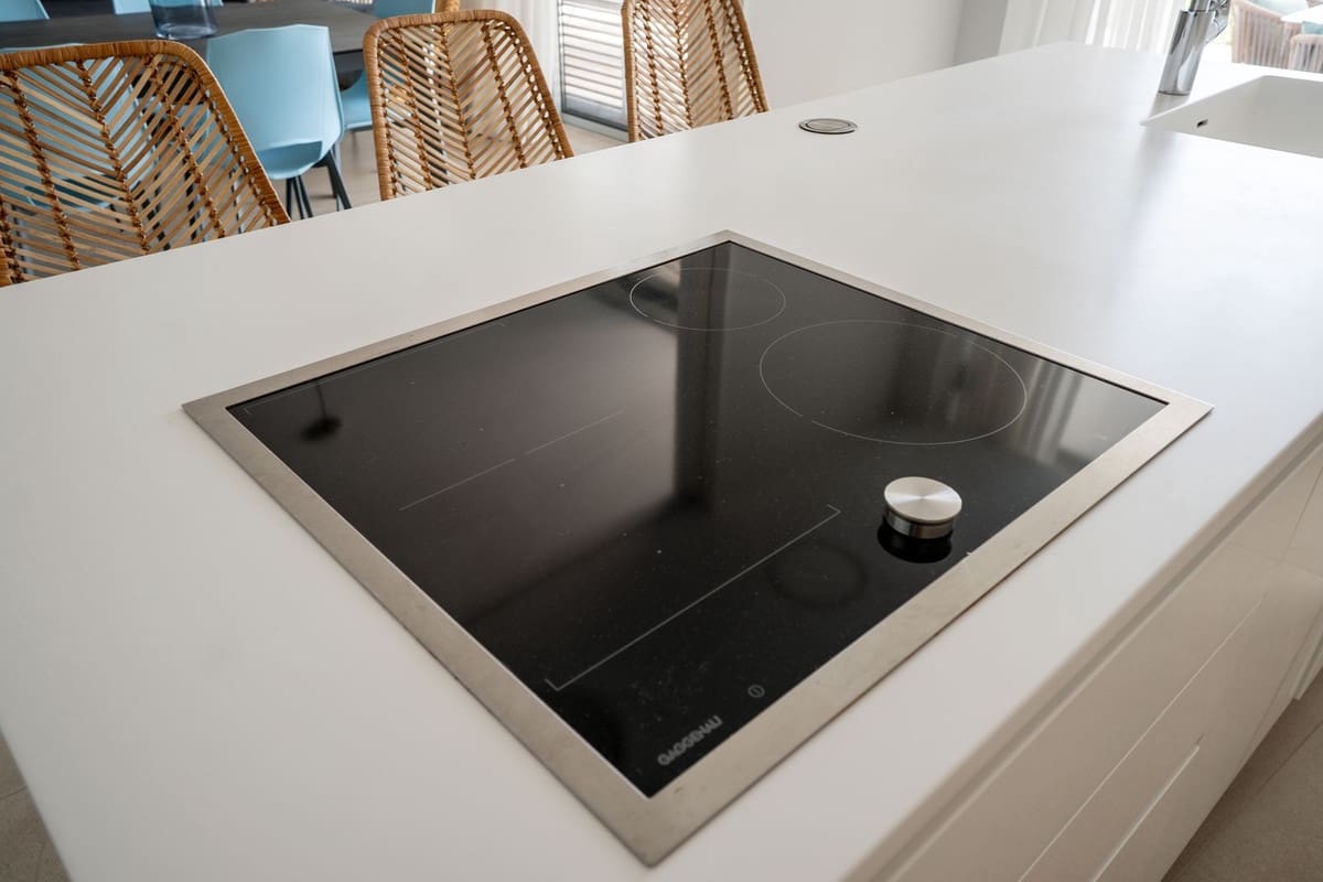 Apartamento de 2 habitaciones en Estepona en venta con piscina - 850.000 € (Ref: 9540023)