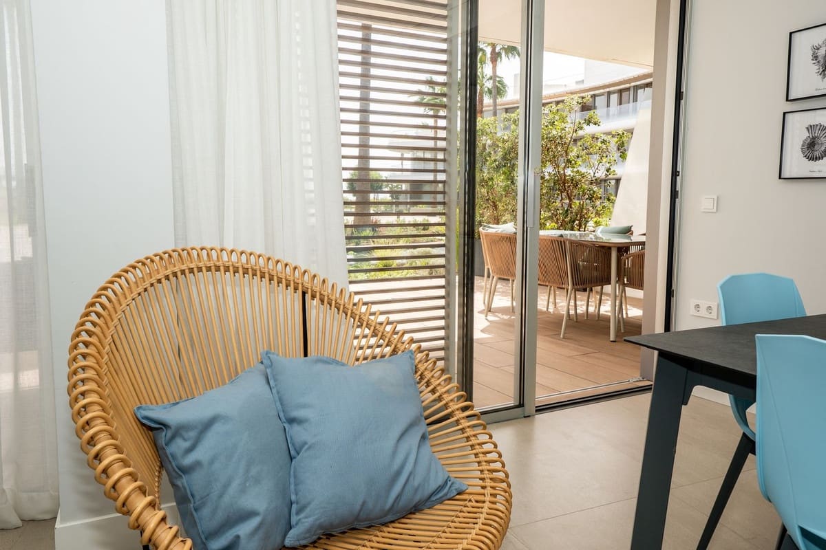 Apartamento de 2 habitaciones en Estepona en venta con piscina - 850.000 € (Ref: 9540023)