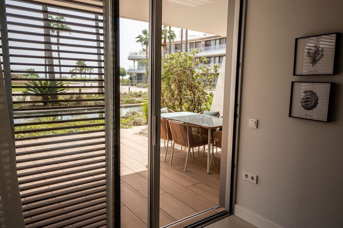 Apartamento de 2 habitaciones en Estepona en venta con piscina - 850.000 € (Ref: 9540023)