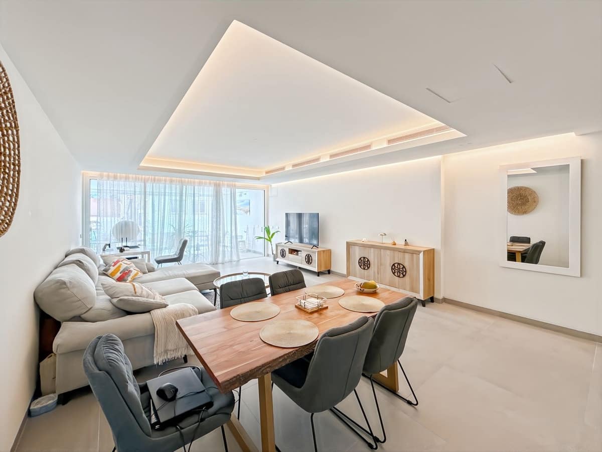 Apartamento de 2 habitaciones en Estepona en venta con piscina - 850.000 € (Ref: 9540024)