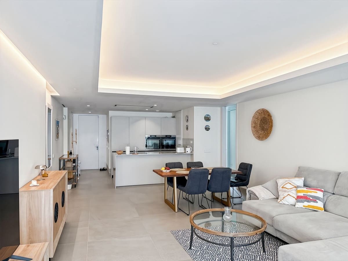 Apartamento de 2 habitaciones en Estepona en venta con piscina - 850.000 € (Ref: 9540024)