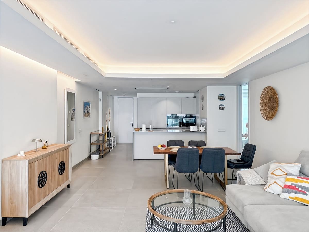 Apartamento de 2 habitaciones en Estepona en venta con piscina - 850.000 € (Ref: 9540024)