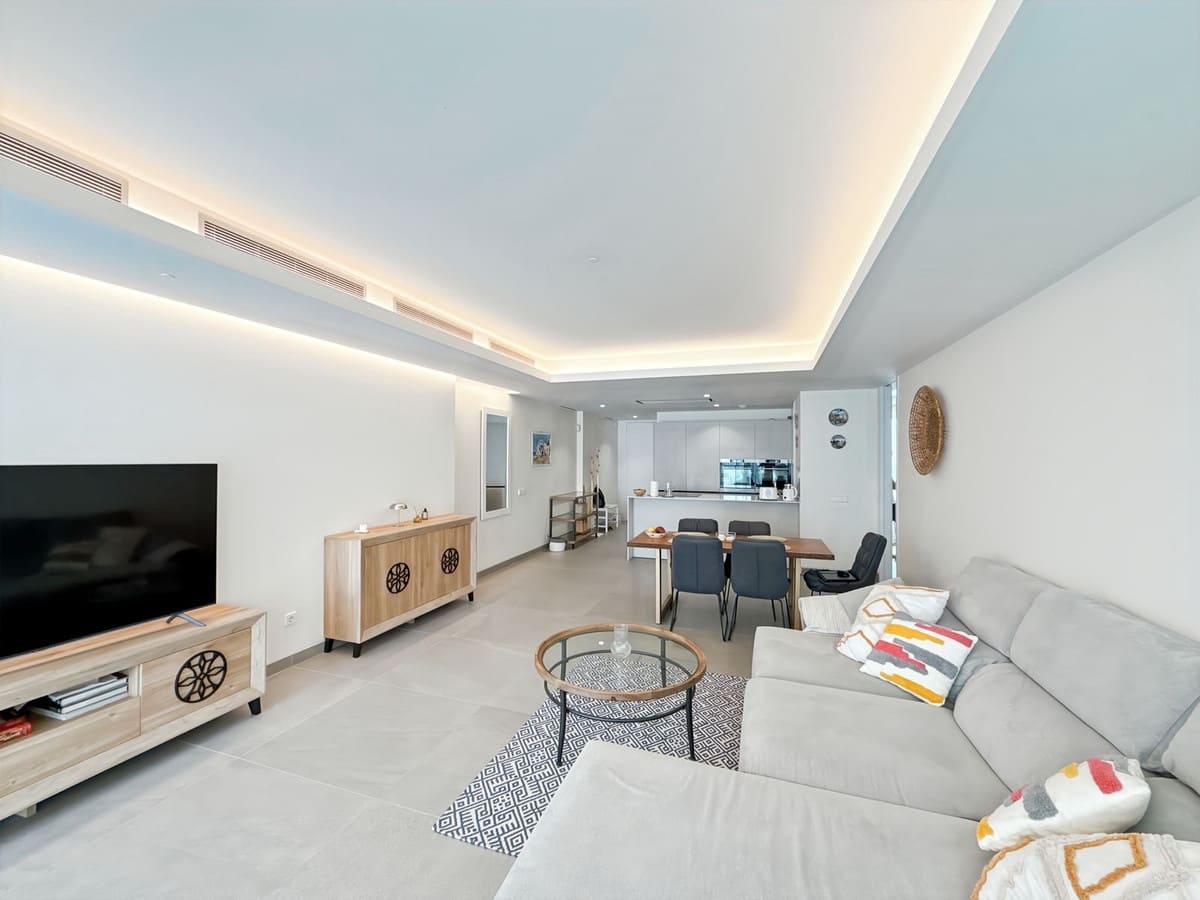 Apartamento de 2 habitaciones en Estepona en venta con piscina - 850.000 € (Ref: 9540024)