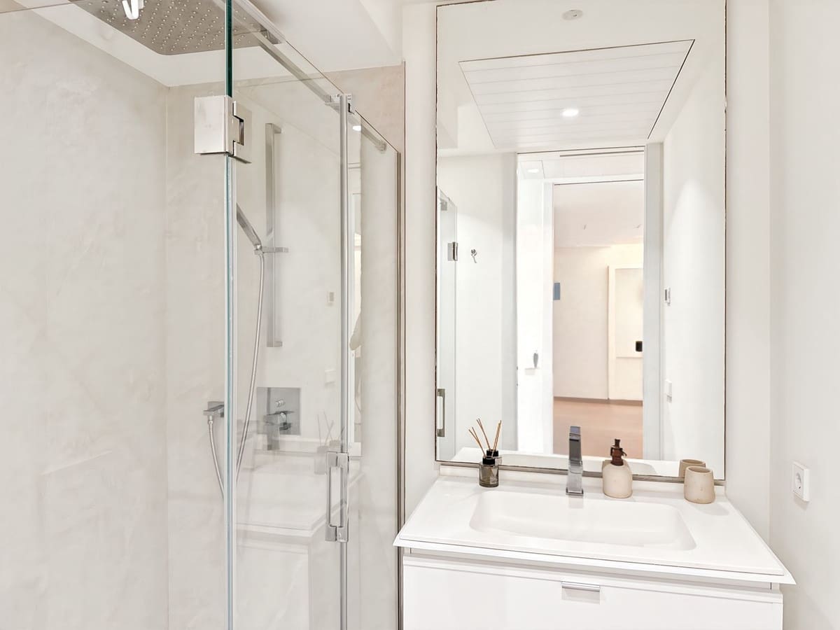 Apartamento de 2 habitaciones en Estepona en venta con piscina - 850.000 € (Ref: 9540024)