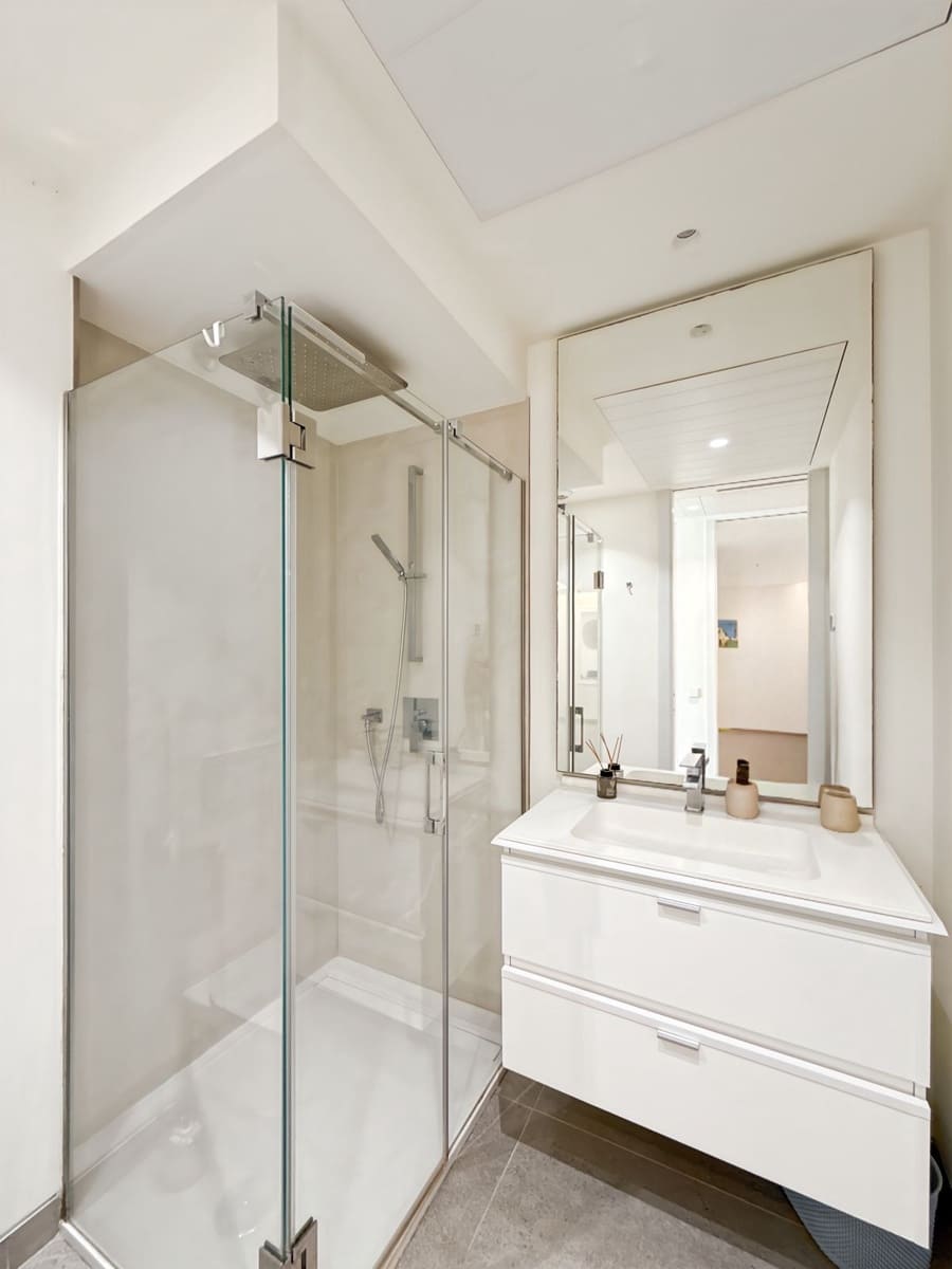 Apartamento de 2 habitaciones en Estepona en venta con piscina - 850.000 € (Ref: 9540024)