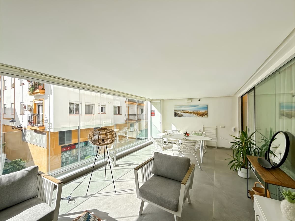 Apartamento de 2 habitaciones en Estepona en venta con piscina - 850.000 € (Ref: 9540024)