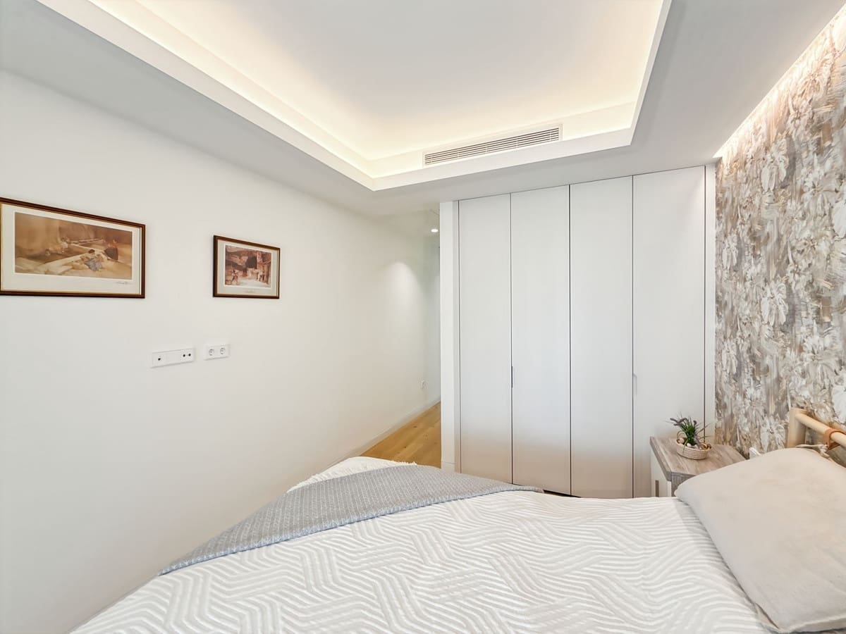 Apartamento de 2 habitaciones en Estepona en venta con piscina - 850.000 € (Ref: 9540024)