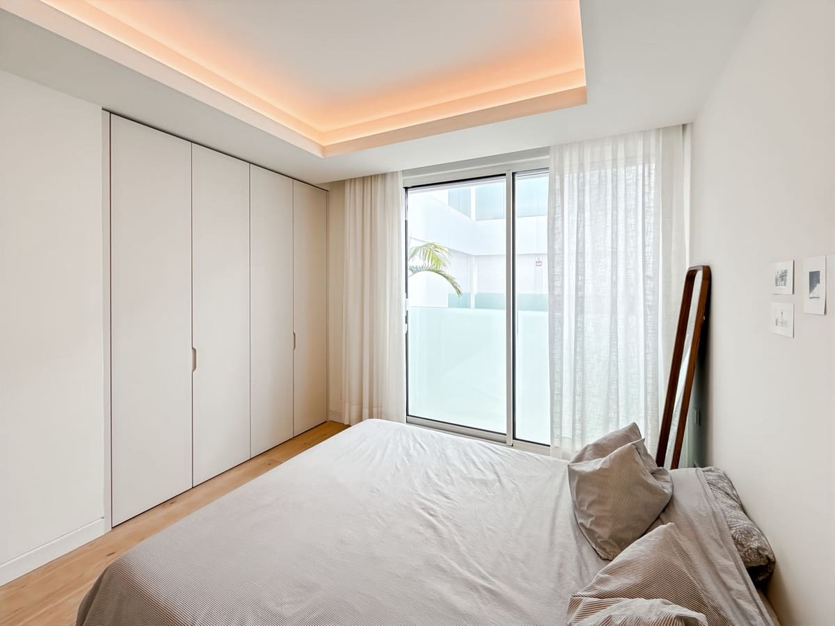 Apartamento de 2 habitaciones en Estepona en venta con piscina - 850.000 € (Ref: 9540024)