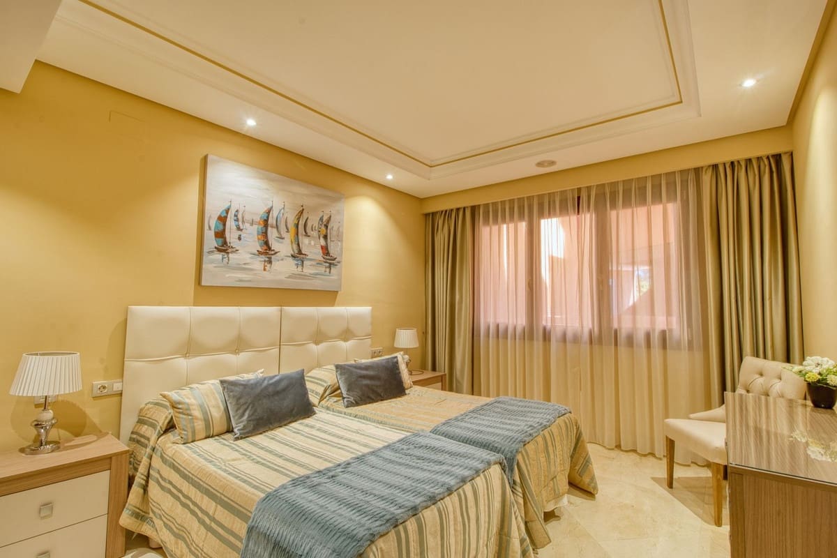 2 quarto Apartamento para venda em Estepona com piscina - 850 000 € (Ref: 9540026)