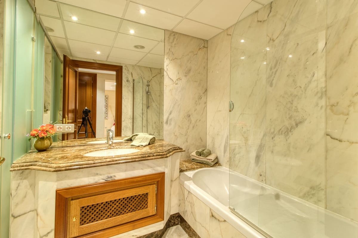 2 quarto Apartamento para venda em Estepona com piscina - 850 000 € (Ref: 9540026)