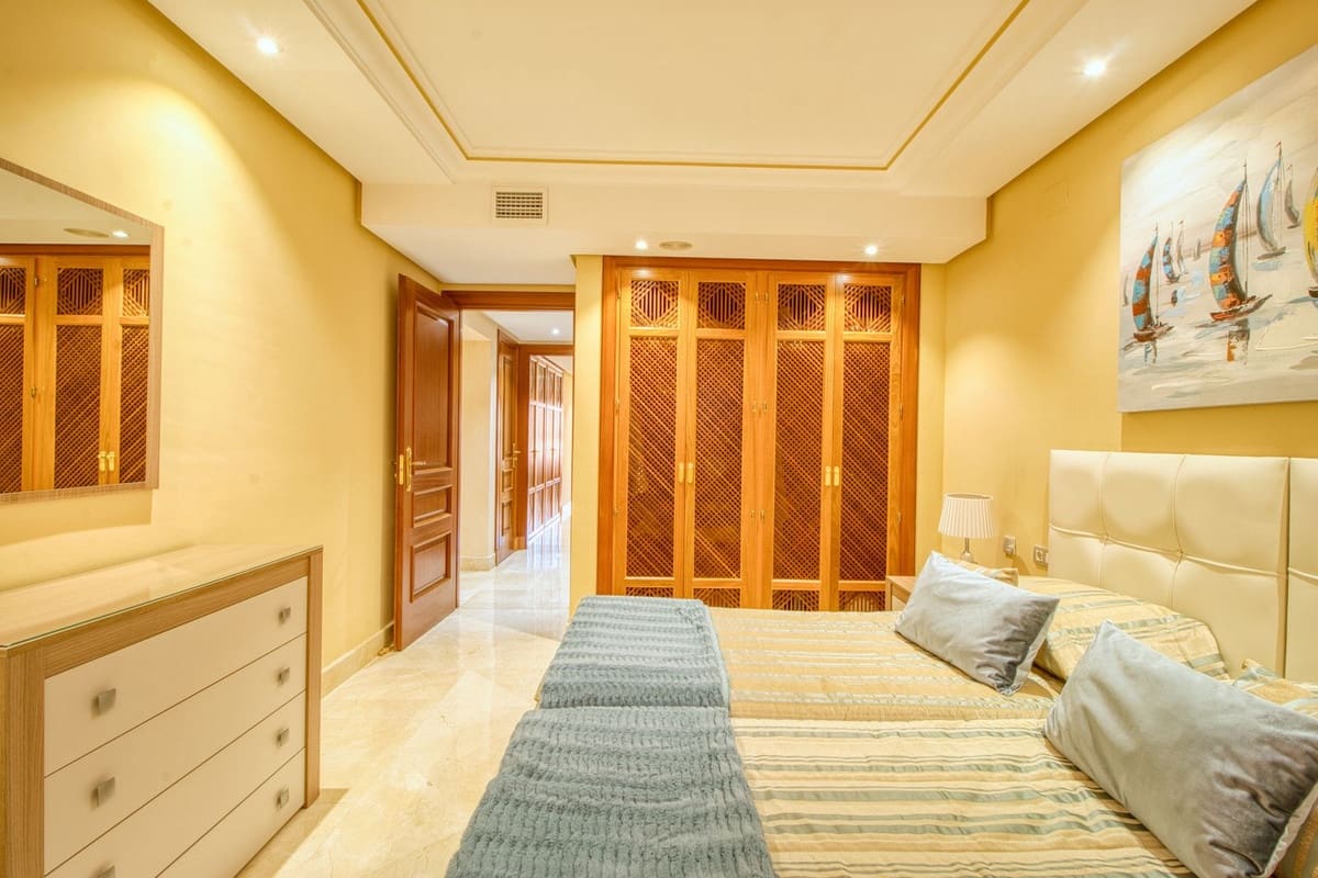 2 quarto Apartamento para venda em Estepona com piscina - 850 000 € (Ref: 9540026)