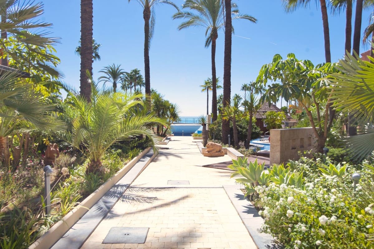 2 quarto Apartamento para venda em Estepona com piscina - 850 000 € (Ref: 9540026)