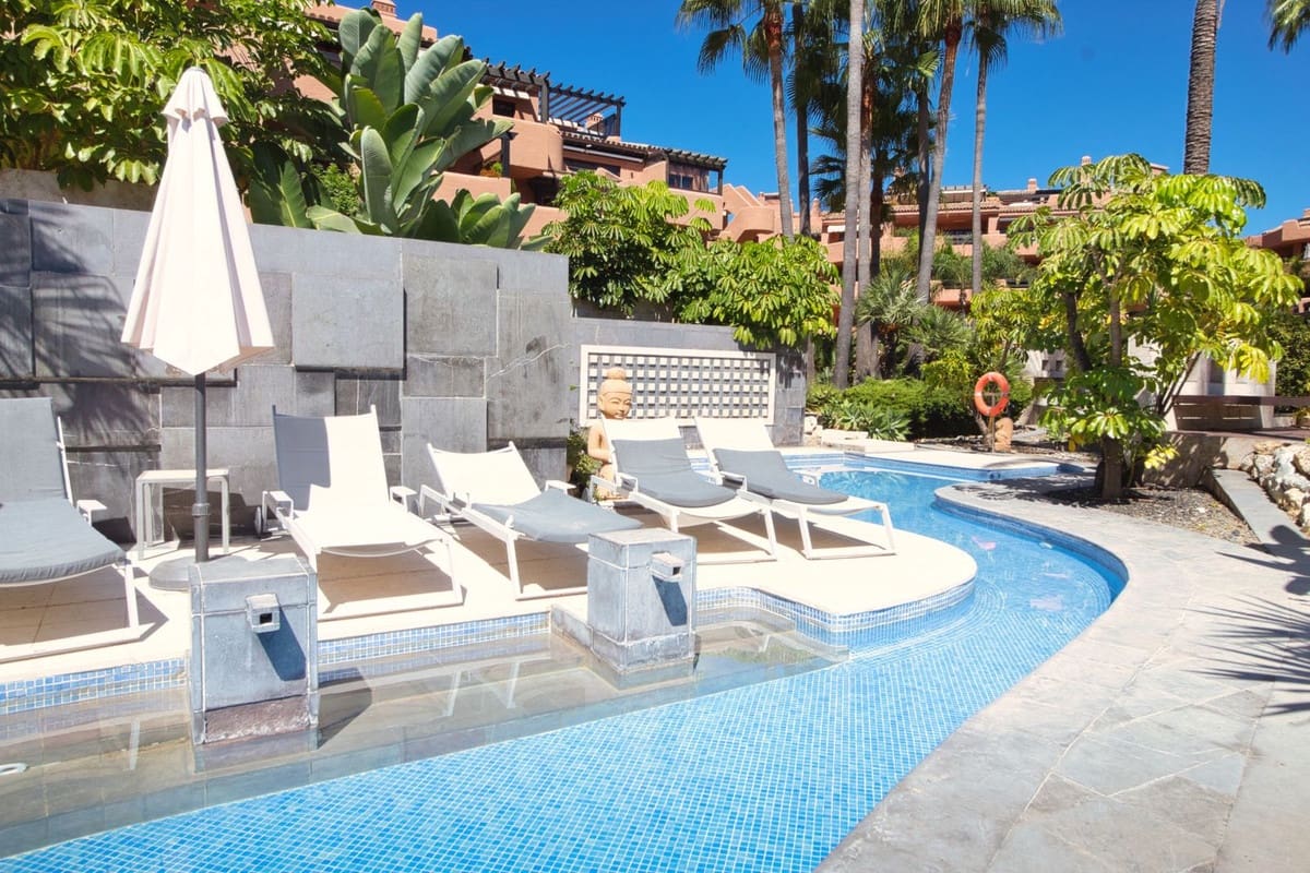 2 quarto Apartamento para venda em Estepona com piscina - 850 000 € (Ref: 9540026)