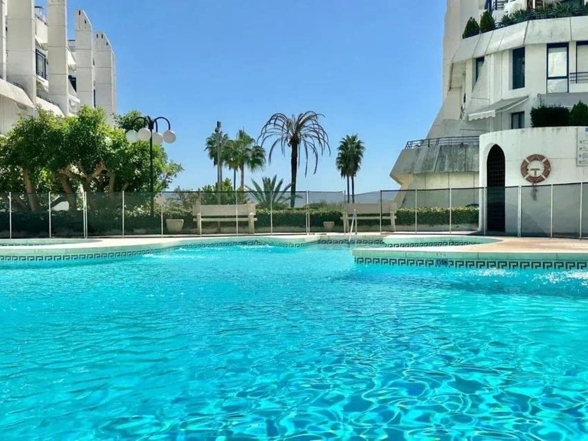 Apartamento de 2 habitaciones en Golden Mile en venta con piscina garaje - 850.000 € (Ref: 9540029)