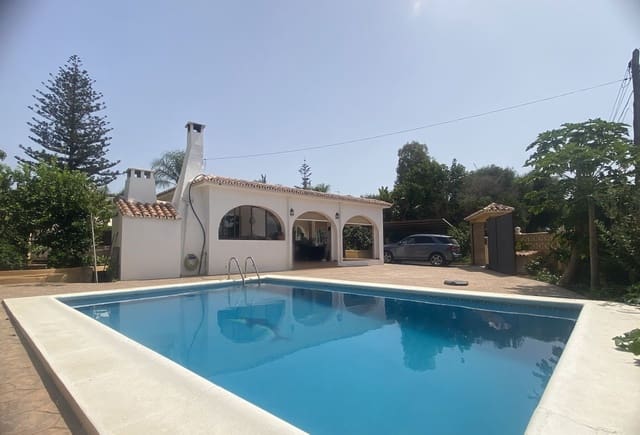 3 bedroom Villa for sale in Elviria, Marbella with pool - € 850,000 (Ref: 9540030)