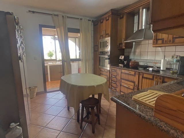 3 bedroom Villa for sale in Elviria, Marbella with pool - € 850,000 (Ref: 9540030)