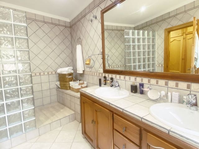 3 bedroom Villa for sale in Elviria, Marbella with pool - € 850,000 (Ref: 9540030)