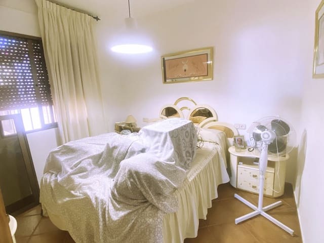 3 bedroom Villa for sale in Elviria, Marbella with pool - € 850,000 (Ref: 9540030)