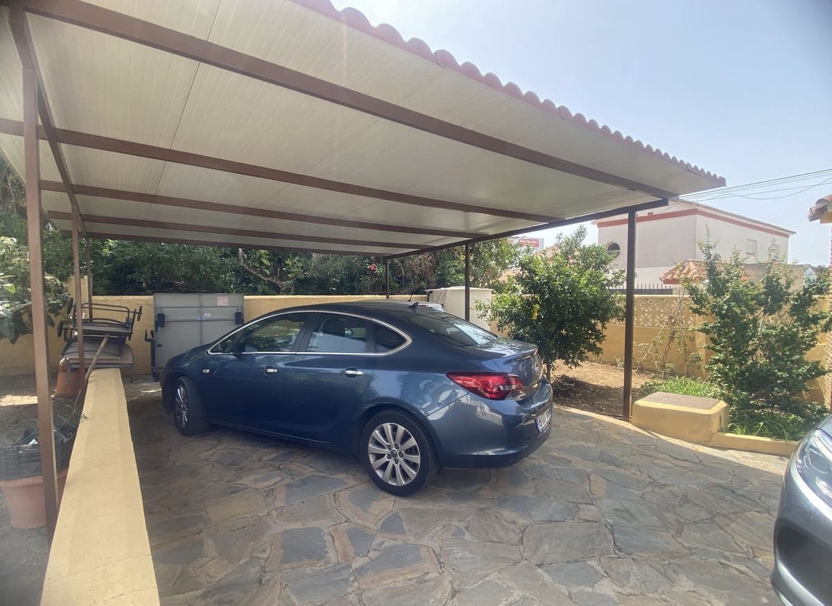 3 bedroom Villa for sale in Elviria with pool - € 850,000 (Ref: 9540030)