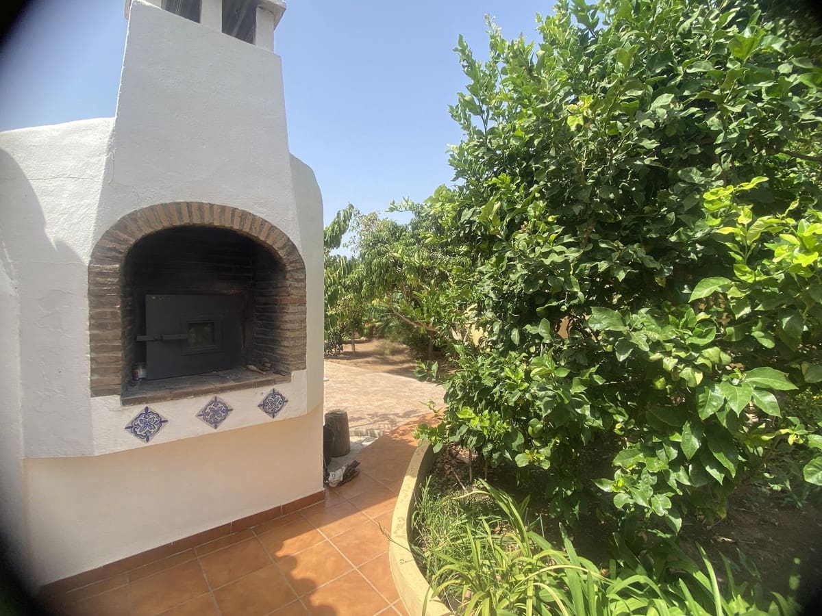 3 bedroom Villa for sale in Elviria with pool - € 850,000 (Ref: 9540030)