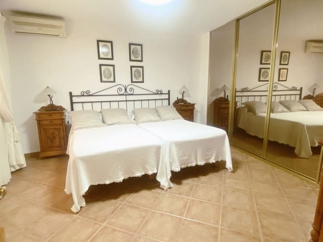 3 quarto Moradia para venda em Elviria, Marbella com piscina - 850 000 € (Ref: 9540030)