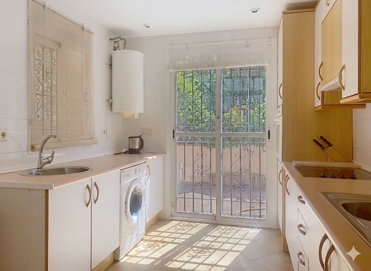 4 sypialnia Dom blizniak na sprzedaż w Guadalmina z basenem - 850 000 € (Ref: 9540032)