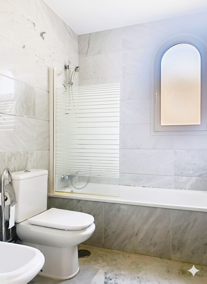 4 sypialnia Dom blizniak na sprzedaż w Guadalmina z basenem - 850 000 € (Ref: 9540032)