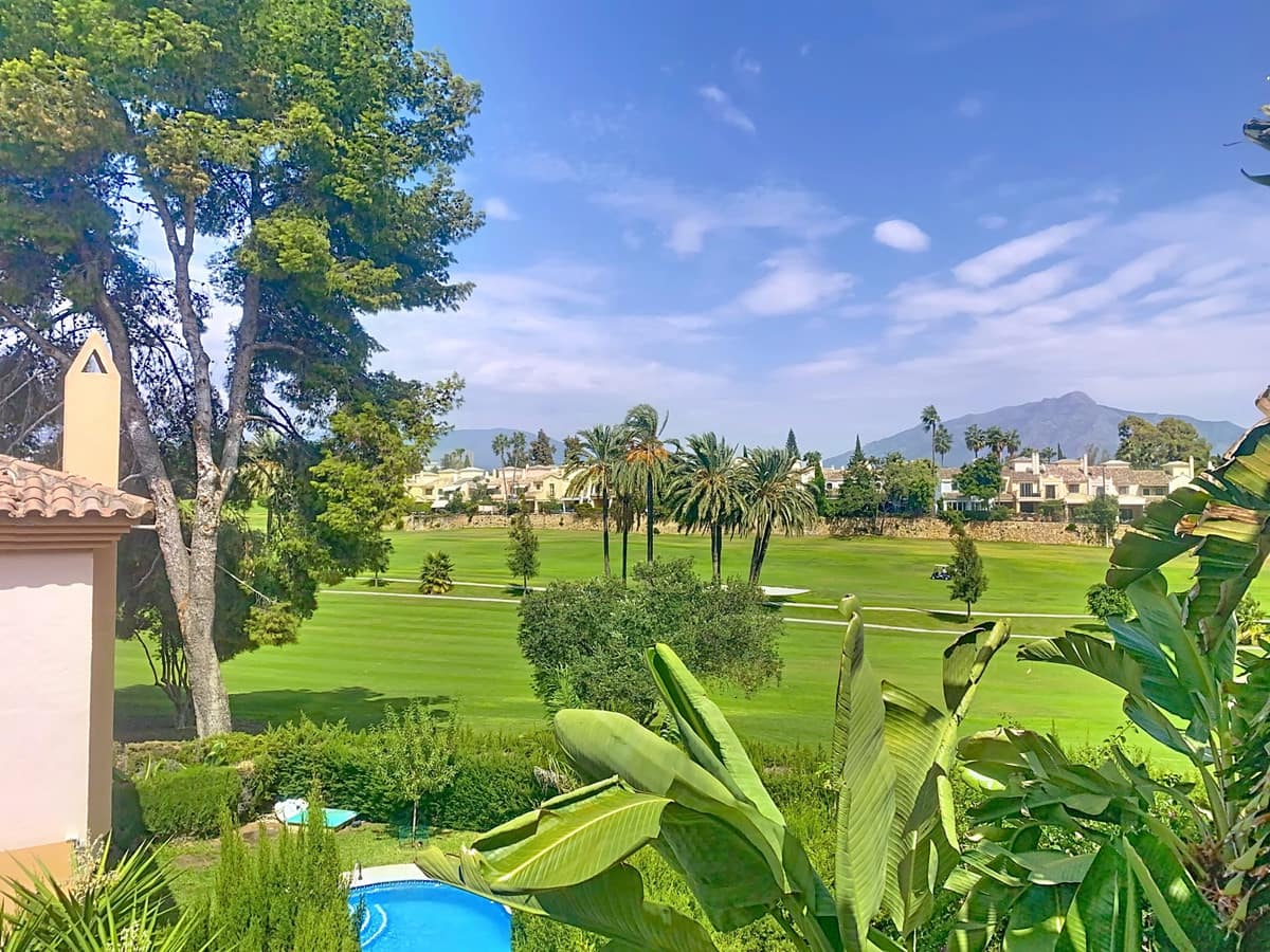 4 sypialnia Dom blizniak na sprzedaż w Guadalmina z basenem - 850 000 € (Ref: 9540032)