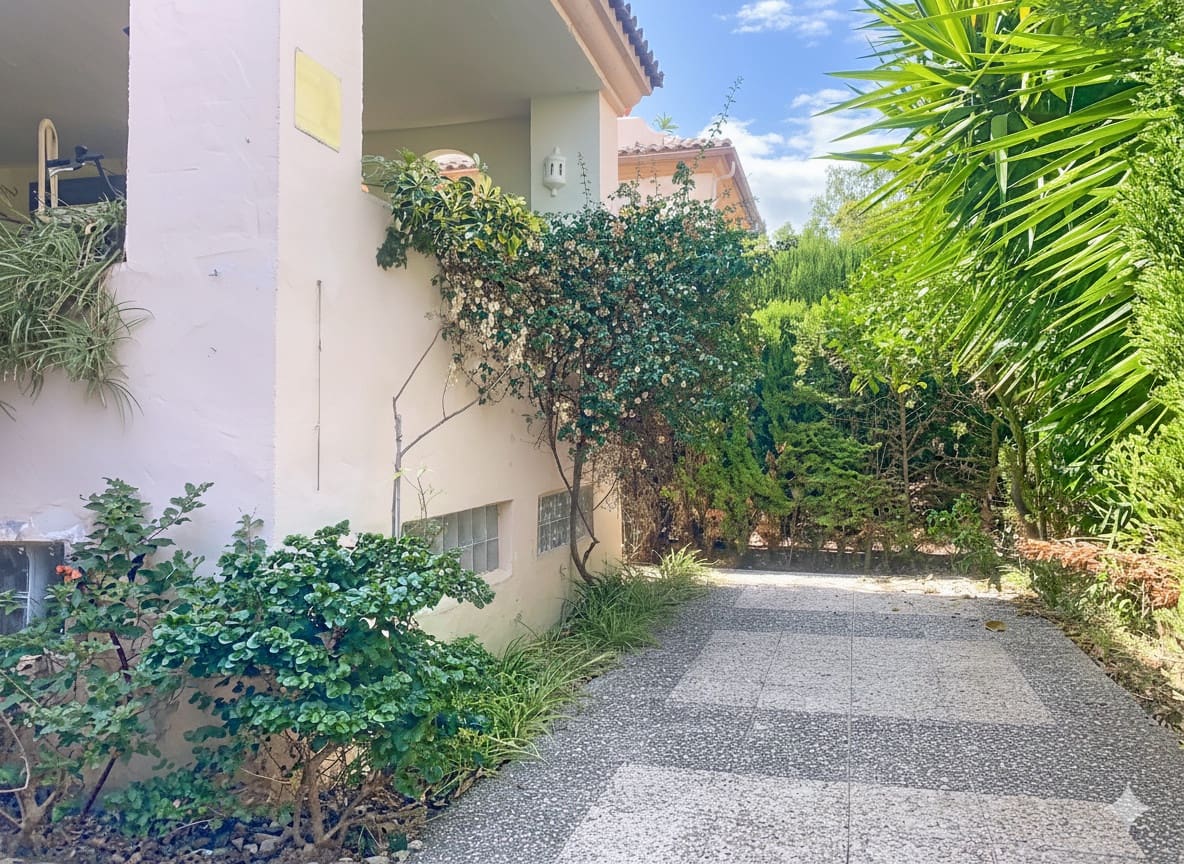 4 sypialnia Dom blizniak na sprzedaż w Guadalmina z basenem - 850 000 € (Ref: 9540032)