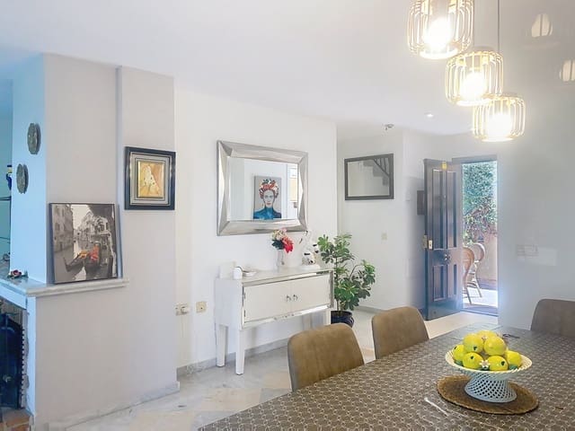4 quarto Moradia Geminada para venda em Guadalmina Alta, Marbella com piscina - 850 000 € (Ref: 9540032)