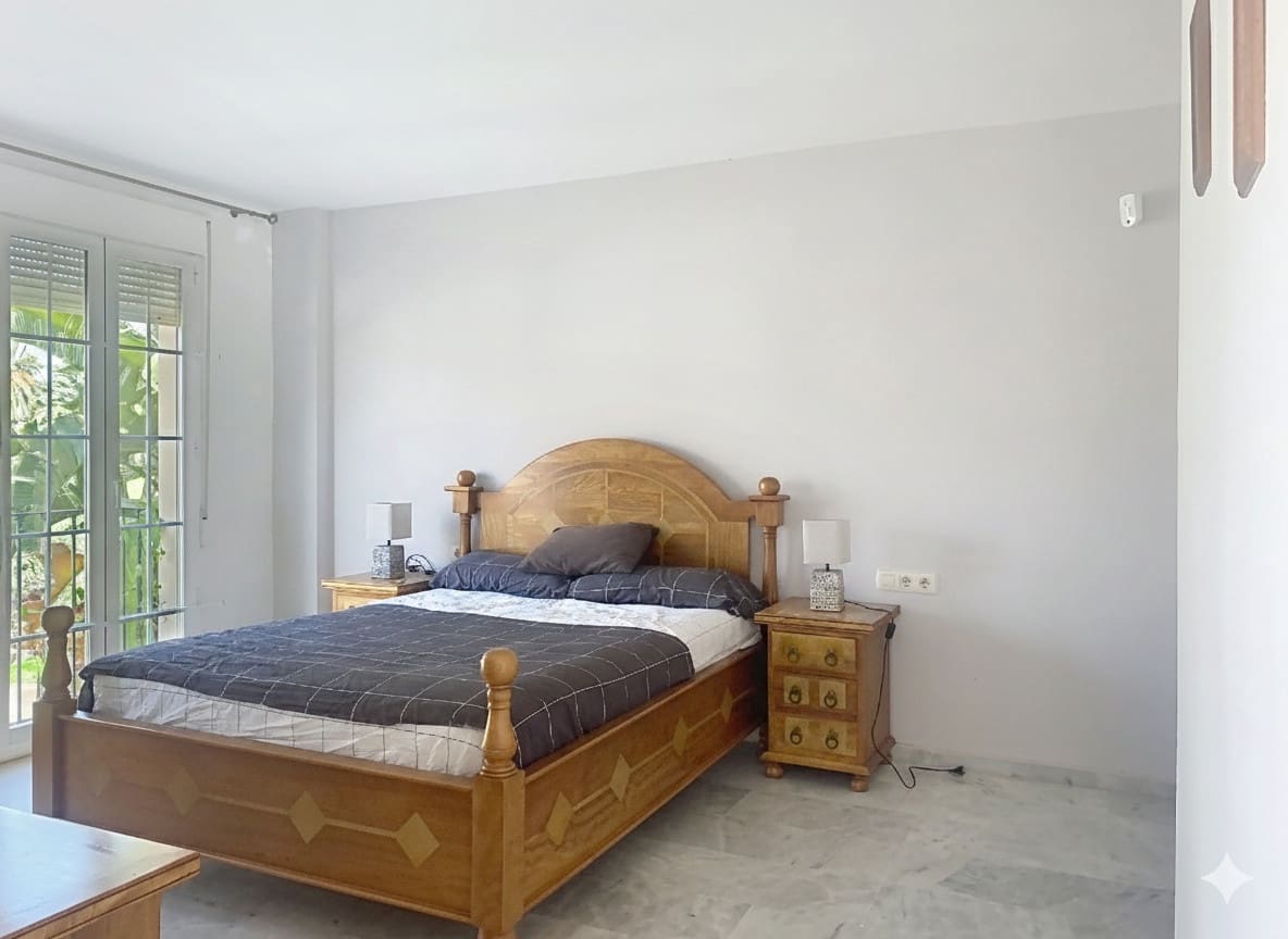 4 soverom Kjedet enebolig til salgs i Guadalmina med svømmebasseng - € 850 000 (Ref: 9540032)