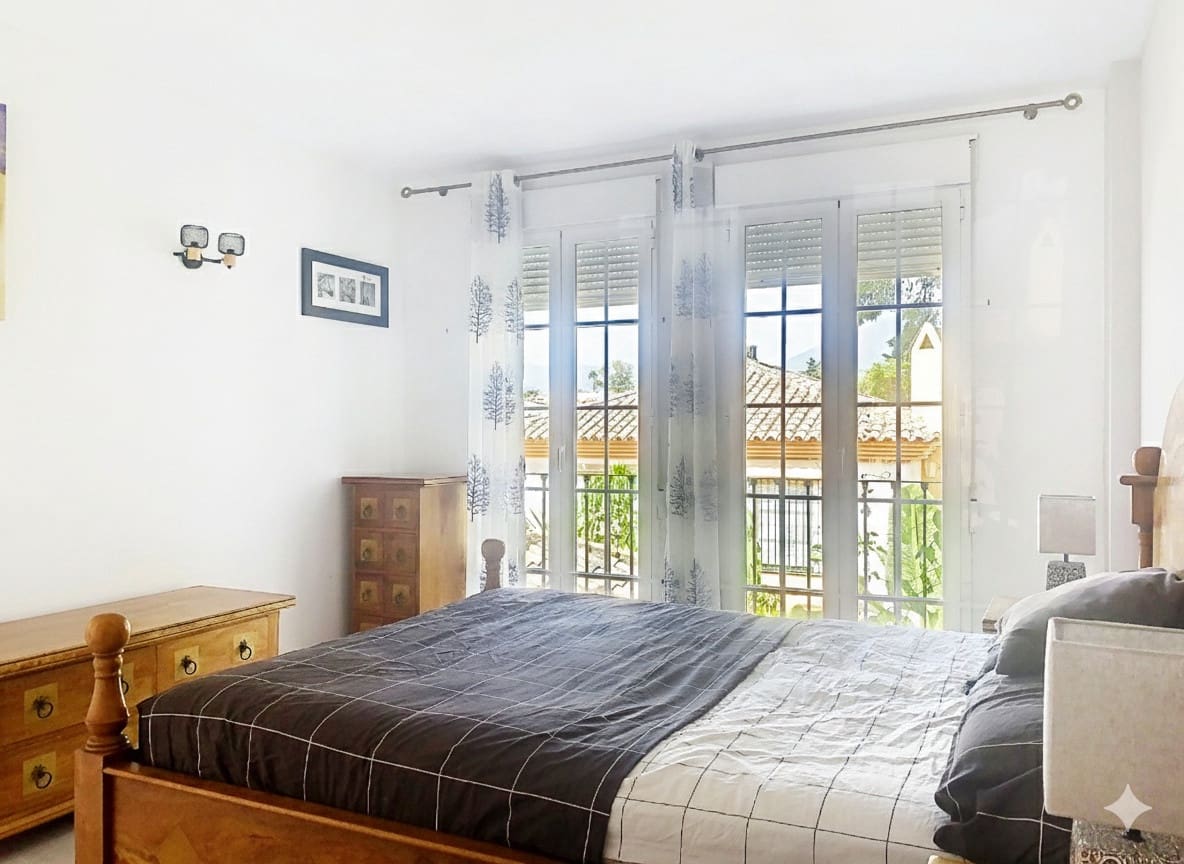 4 soverom Kjedet enebolig til salgs i Guadalmina med svømmebasseng - € 850 000 (Ref: 9540032)