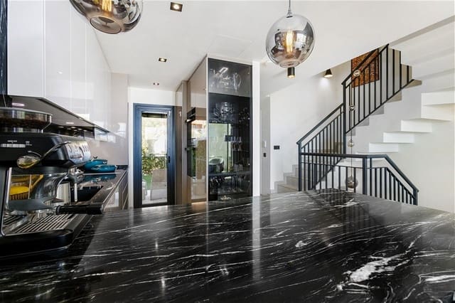 3 soveværelse Byhus til salg i Manilva Pueblo, Manilva med swimmingpool - € 850.000 (Ref: 9540033)