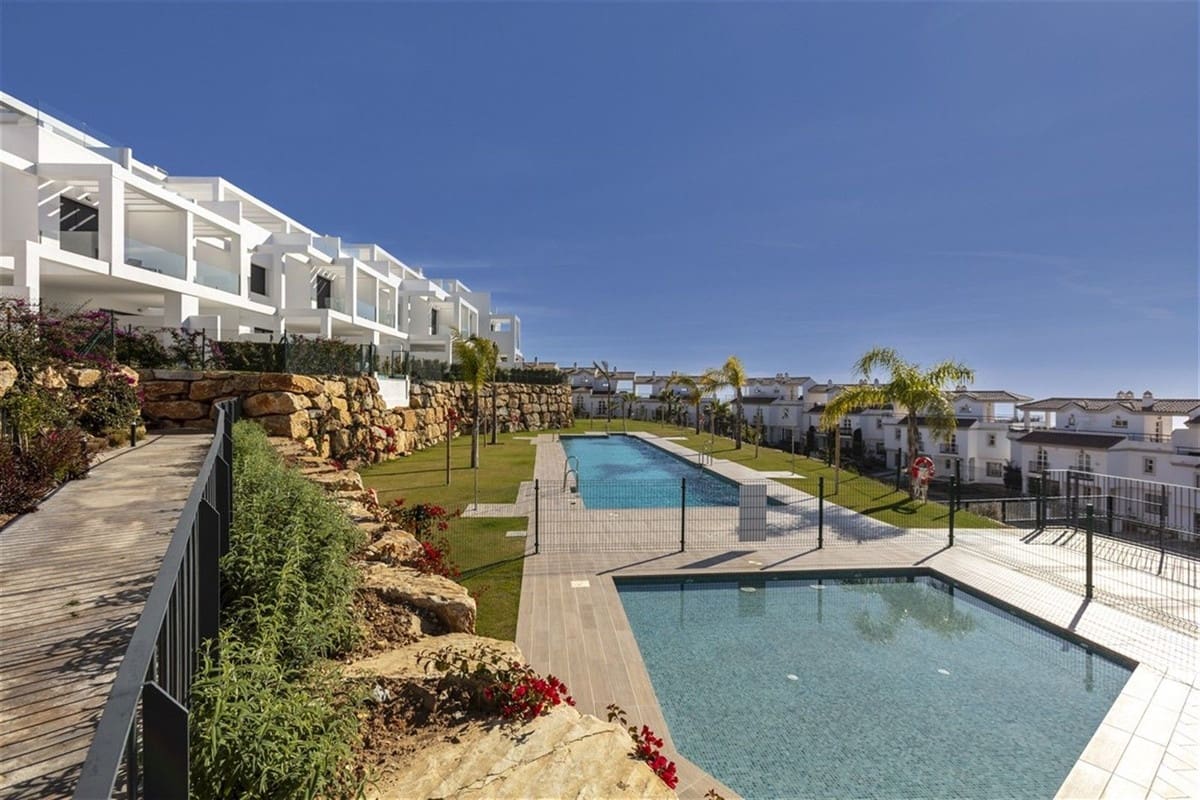 3 soveværelse Byhus til salg i Manilva med swimmingpool - € 850.000 (Ref: 9540033)