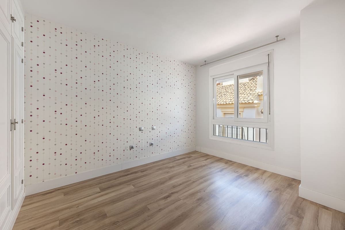 Pareado de 4 habitaciones en Marbella en venta con piscina garaje - 825.000 € (Ref: 9540035)