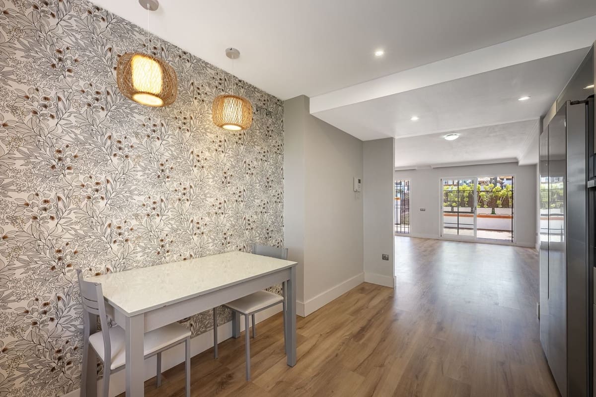 Pareado de 4 habitaciones en Marbella en venta con piscina garaje - 825.000 € (Ref: 9540035)